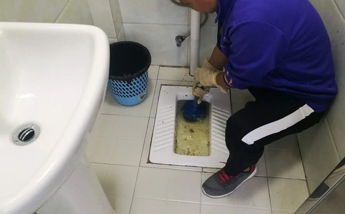 晋安疏通蹲坑